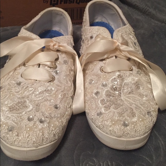 Ivory Bridal Tennis Shoes with Lace - Picture 2 of 7